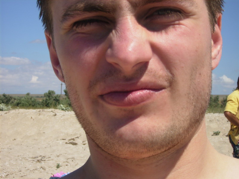 Әйелім трусисын иіскеуге мәжбүр етті. Сбузованың порносы